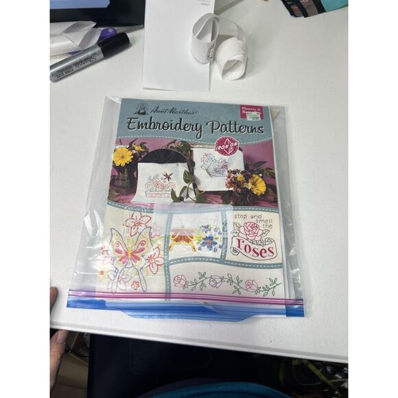 Lot of Various Aunt Martha's, Vogart Hot Iron `Embroidery Transfers Used. - Picture 7 of 7